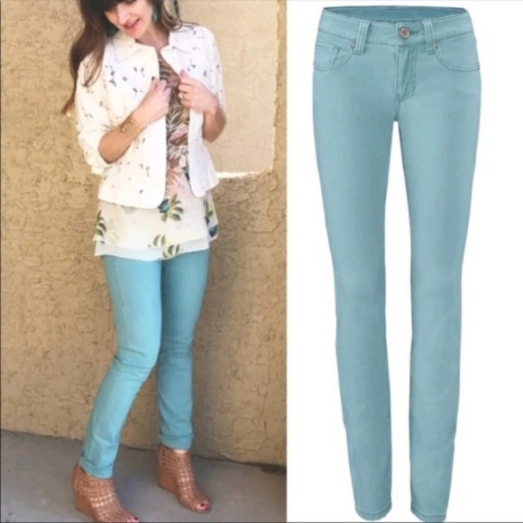 SOLD Cabi Tidal Curvy Skinny Jeans - Picture 3 of 9